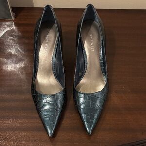 Nine West Green leather Croc print heels - size 7M